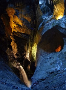 Unterirdischer Wasserfall