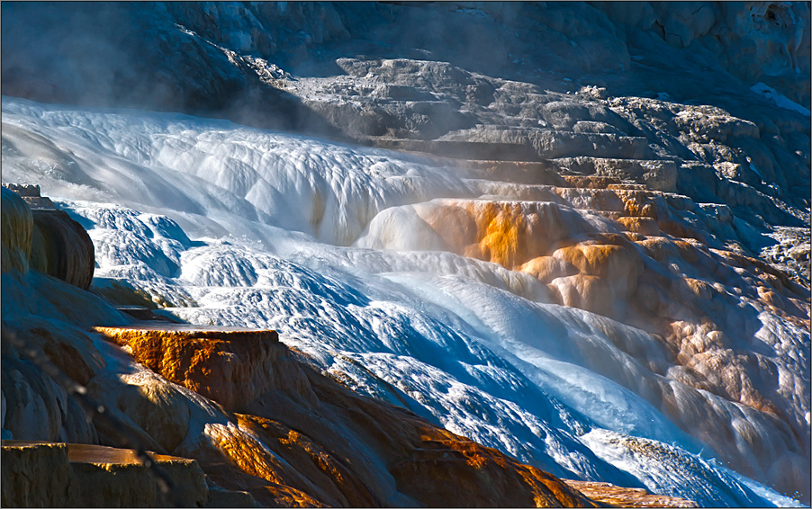 mammoth hot springs / yellowstone national park