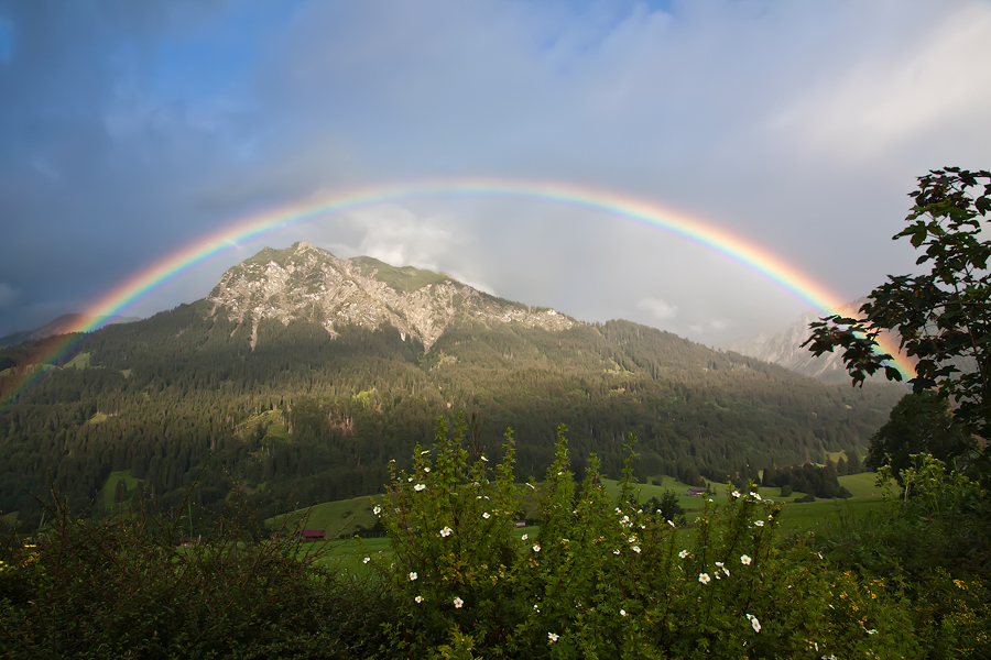 Regenbogen ueberm Rubihorn