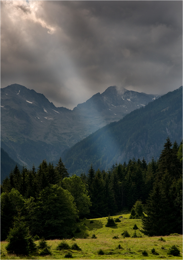 Lichtstrahl in den Bergen