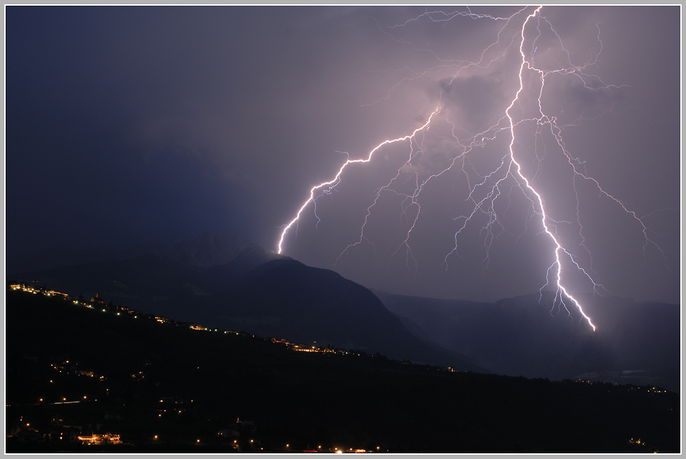 Gewitter über Meran, Südtirol, Italien