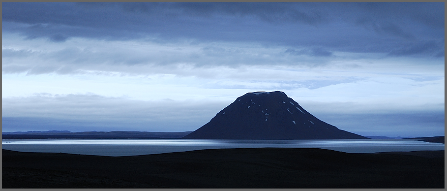 Island bei Nacht