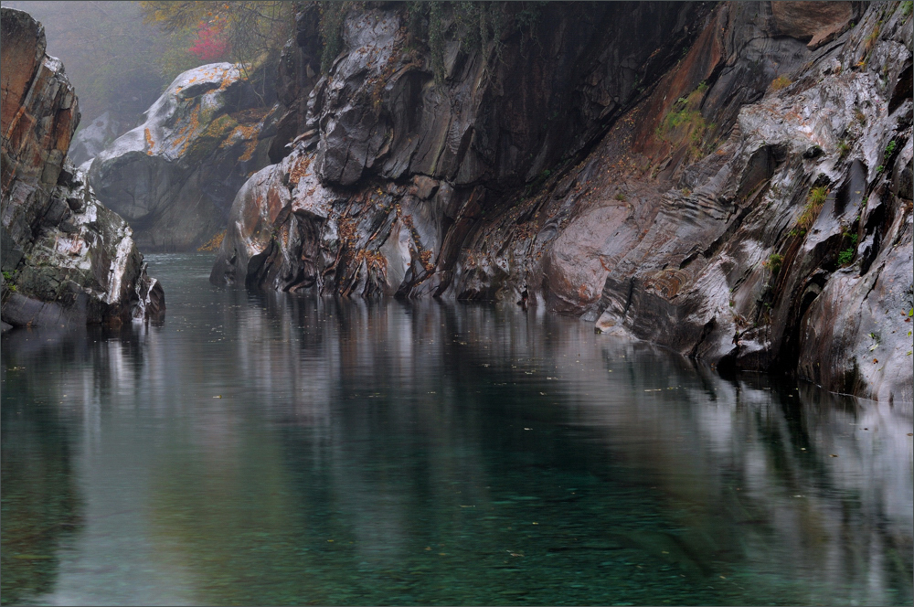 - Verzasca im Herbstregen -