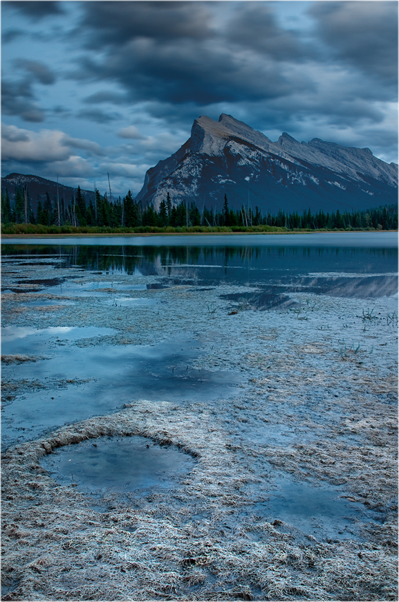 Zur blauen Stunde an den Vermillion Lakes