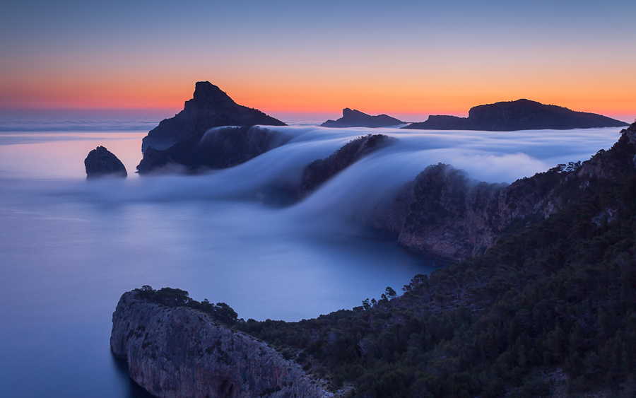 Wolkenfall am Cap de Formentor