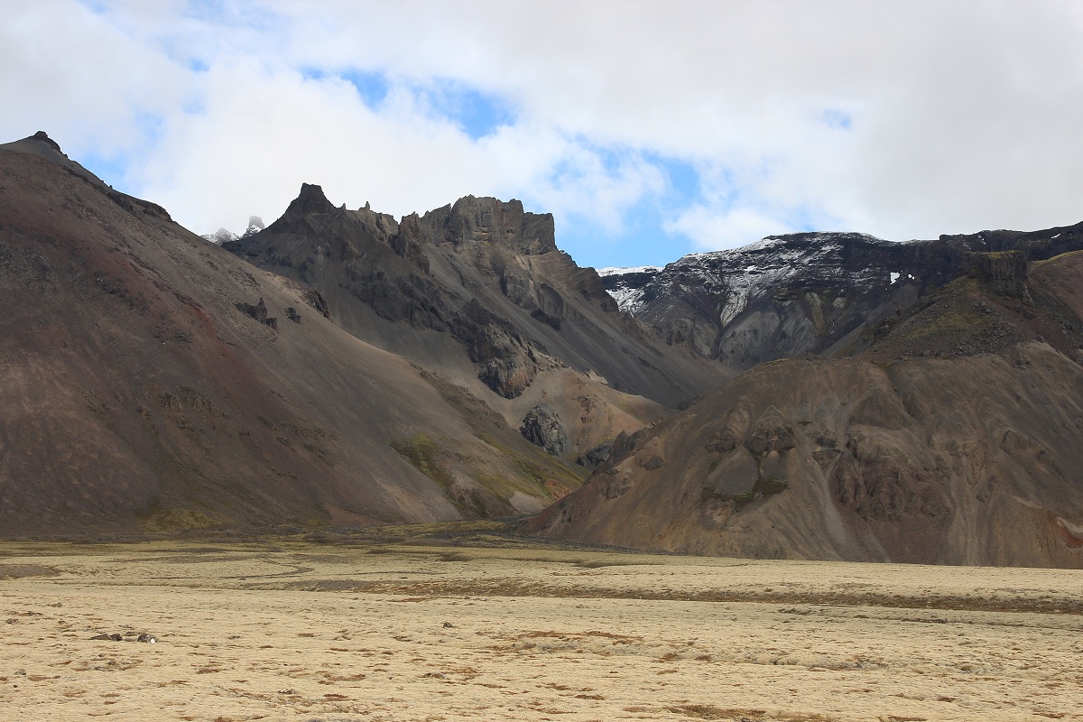 Die Landschaften und Berge auf Island