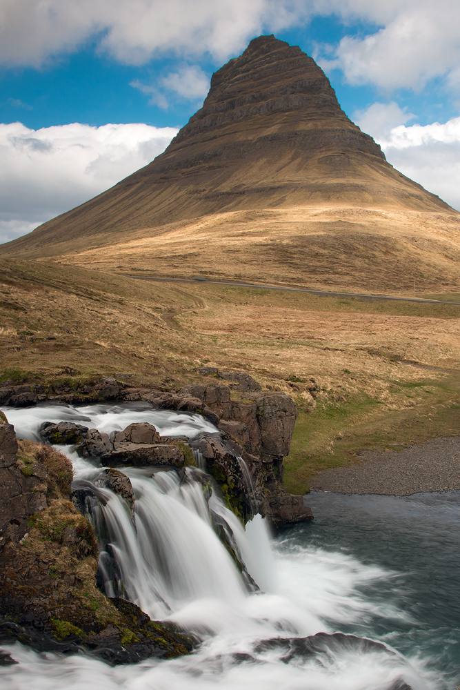 Kirkjufellsfoss vor Kirkjufell (1)