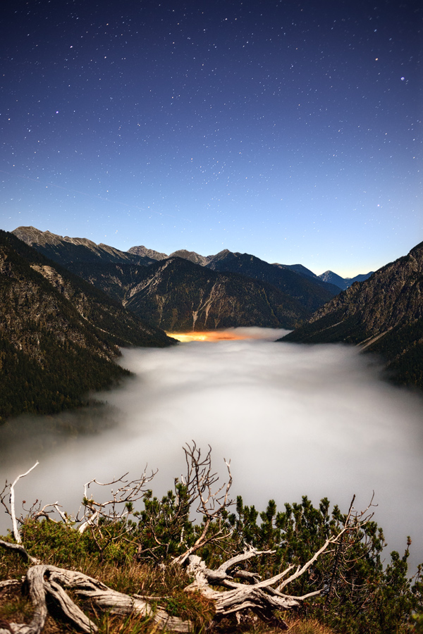 Eines Nachts über dem Nebel