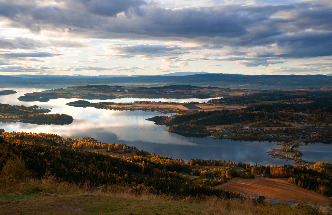 Landschaft mit See