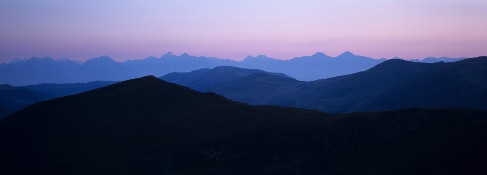 Die Nockberge in Kärnten nach Sonnenuntergang