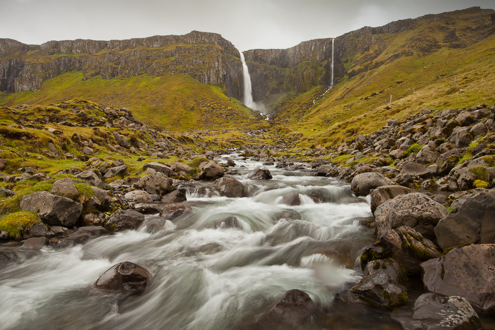 Isländischer Wasserfall