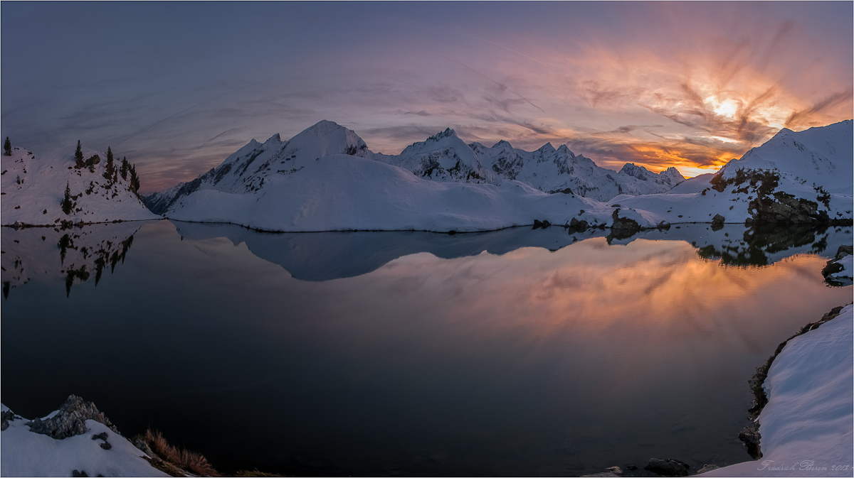 Abends beim Bergsee