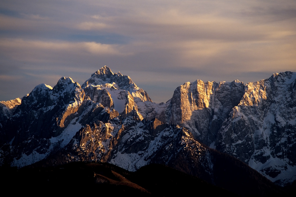 Die Julischen Alpen im ersten Schnee