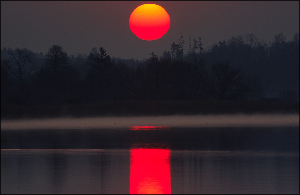 Sonnenaufgang über der Schafwaschener Bucht (Chiemsee)
