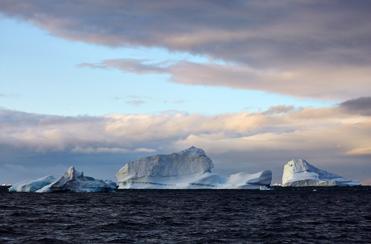 Meeting of the icebergs