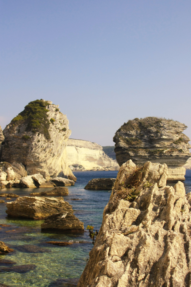 Felsenlandschaft im Meer