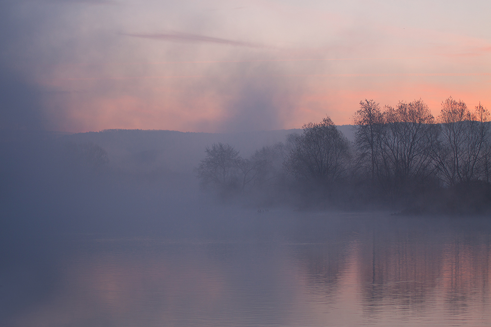 Herbstmorgen am Fluss