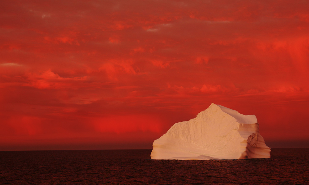 Eisberg nach Sonnenuntergang
