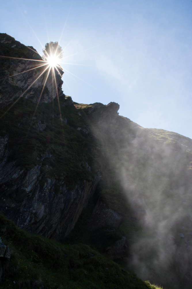 Sprühnebel über dem Wasserfall