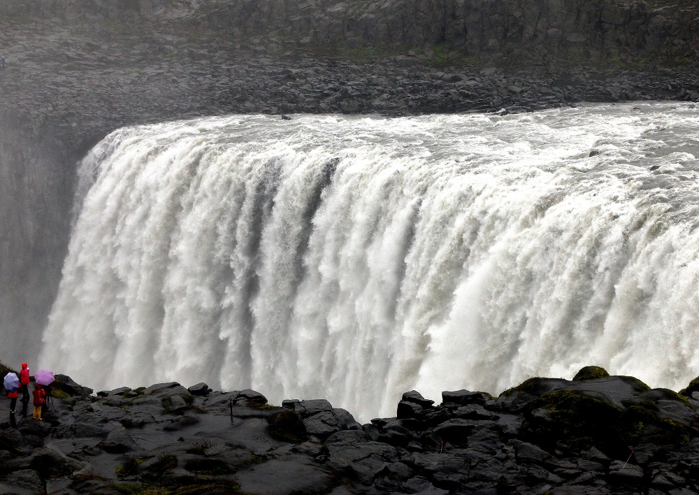 Bei Regenwetter am Dettifoss