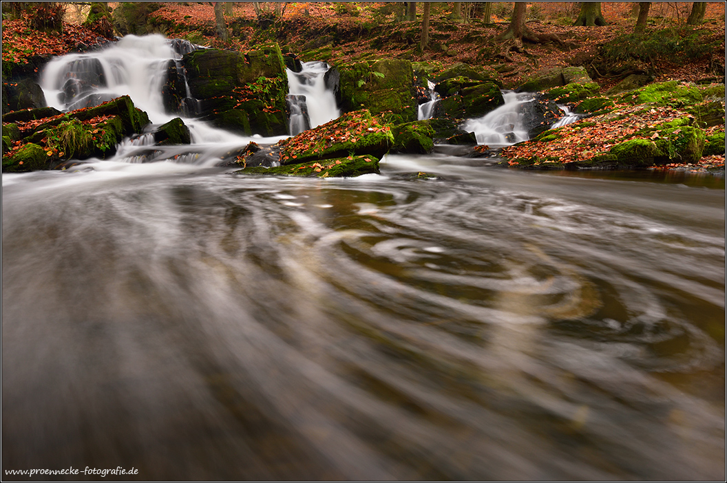 Herbstlicher Wasserfall