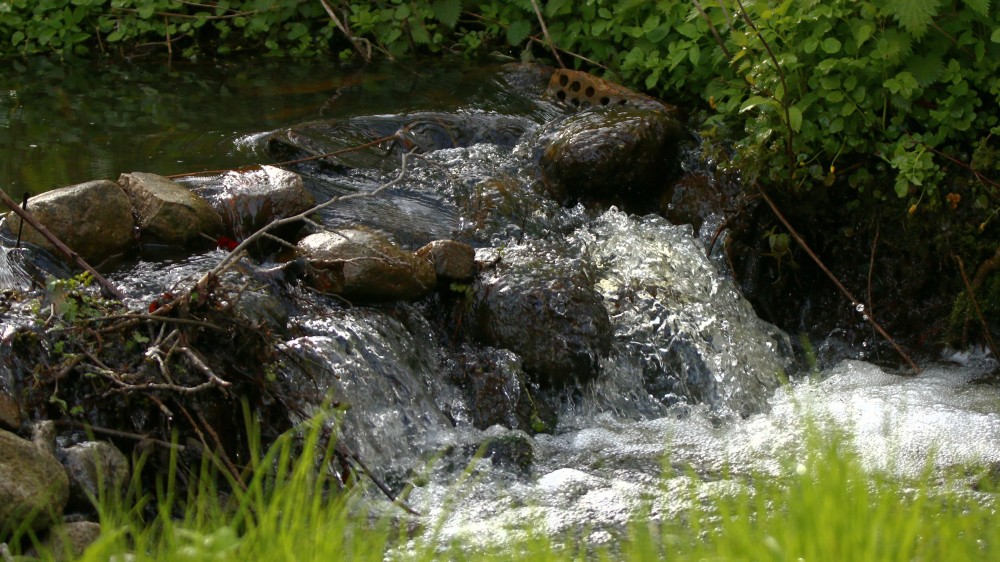 Miniatur-Wasserfall