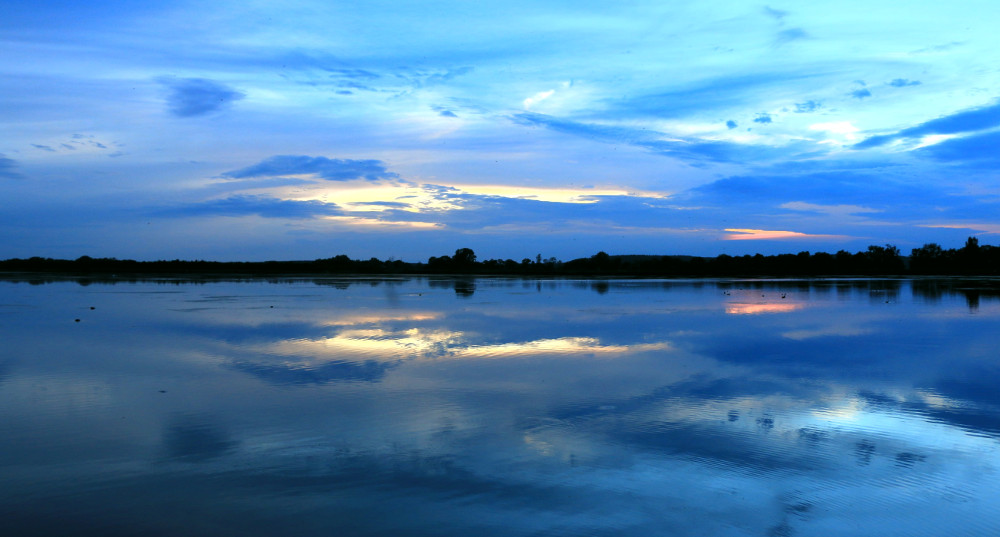 Die Farbe Blau zur Abenddämmerung