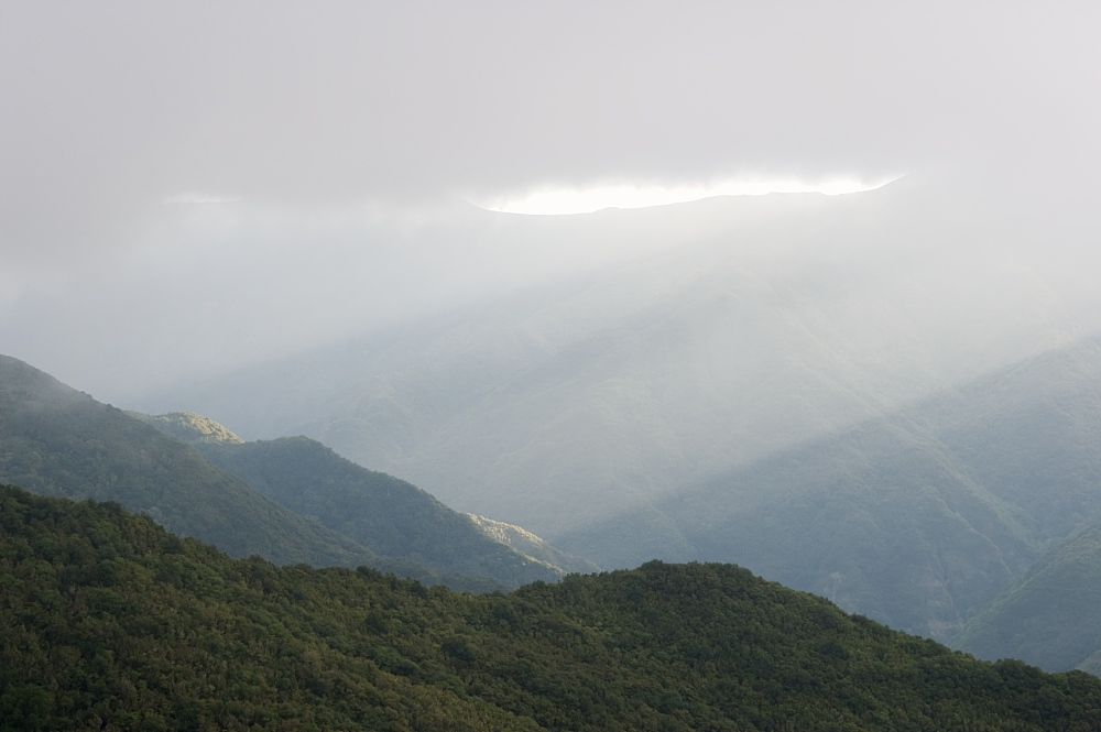 Berge, Wolken und Licht