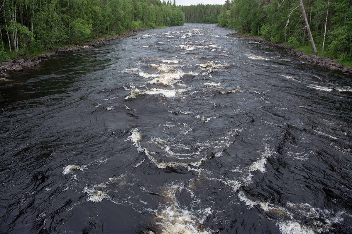 Wildwasser an der Grenze  - Blick von der Brücke