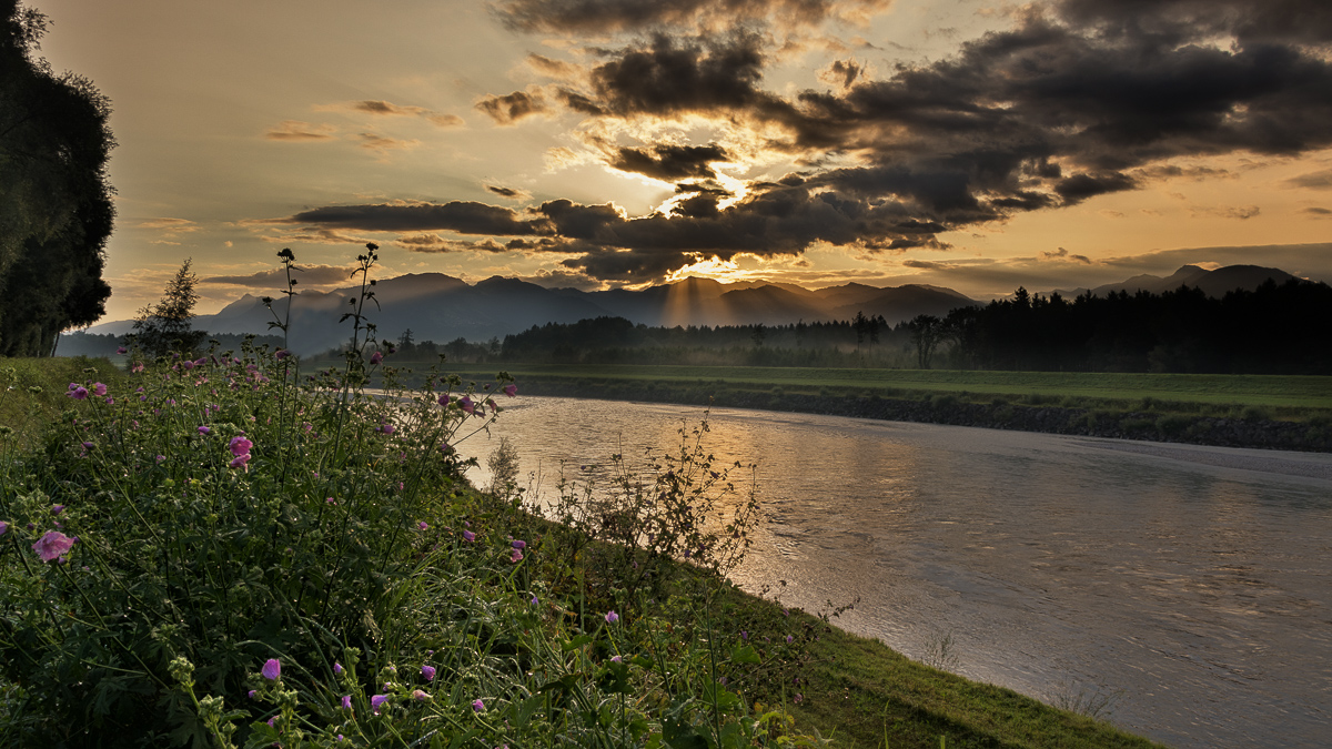 Sonnenaufgang am Rhein