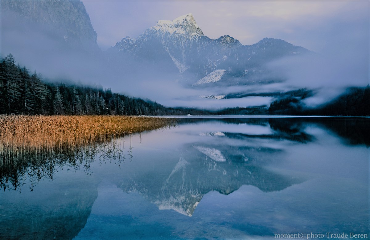 Der Leopoldsteinersee im Nebelkleid