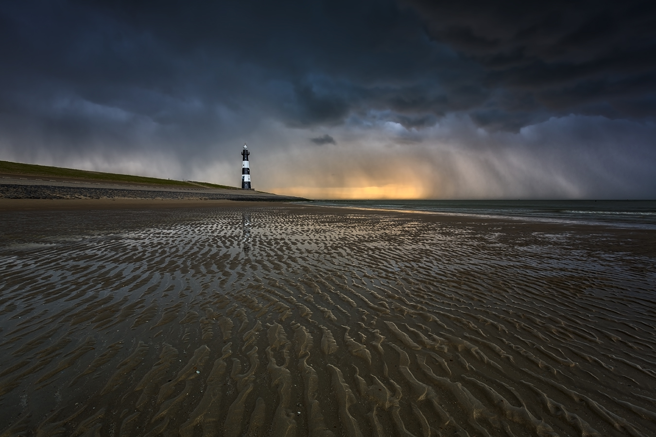 Wolkenbruch mit Lichtblick