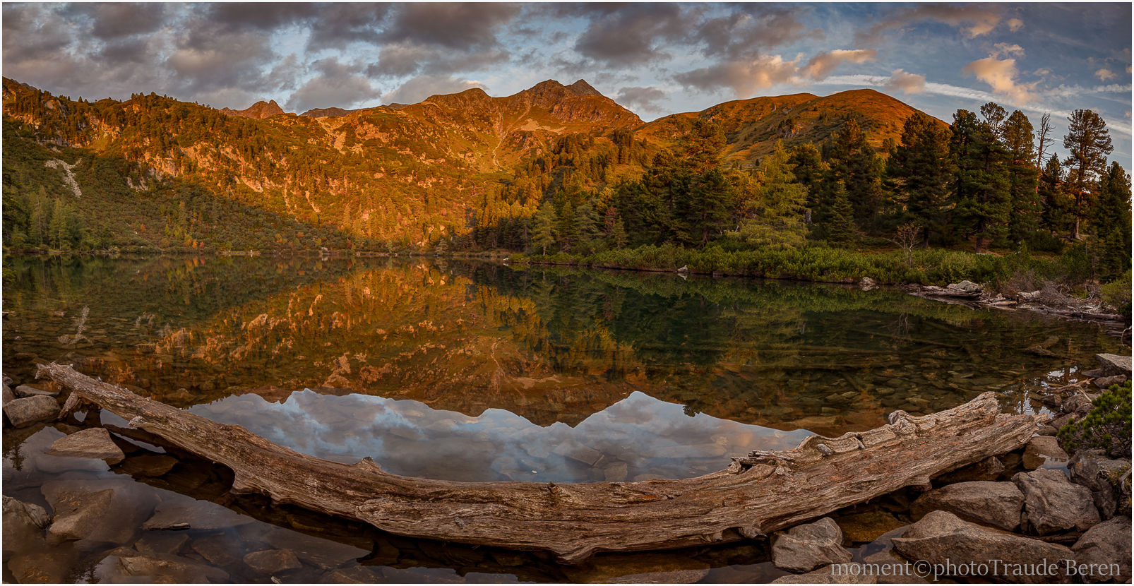 Sonnenaufgang am Bergsee