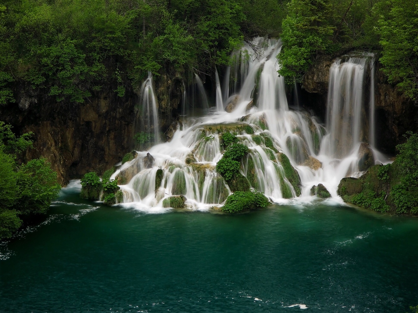 Плитвицкие озёра водопады