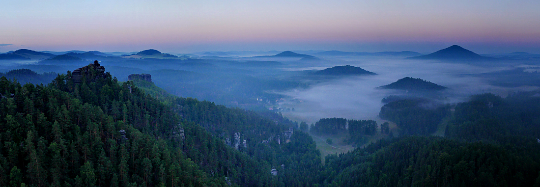 der Morgen dämmert über der Böhmischen Schweiz