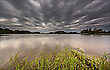 Dunkle Wolken ziehen auf