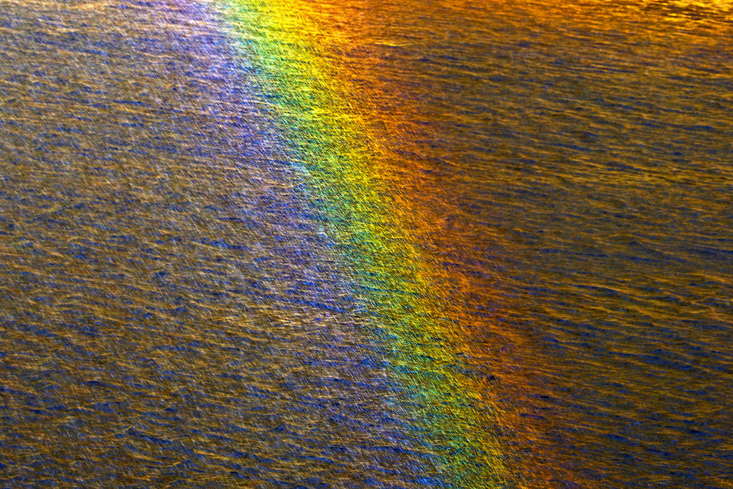 Regenbogen im Wasser