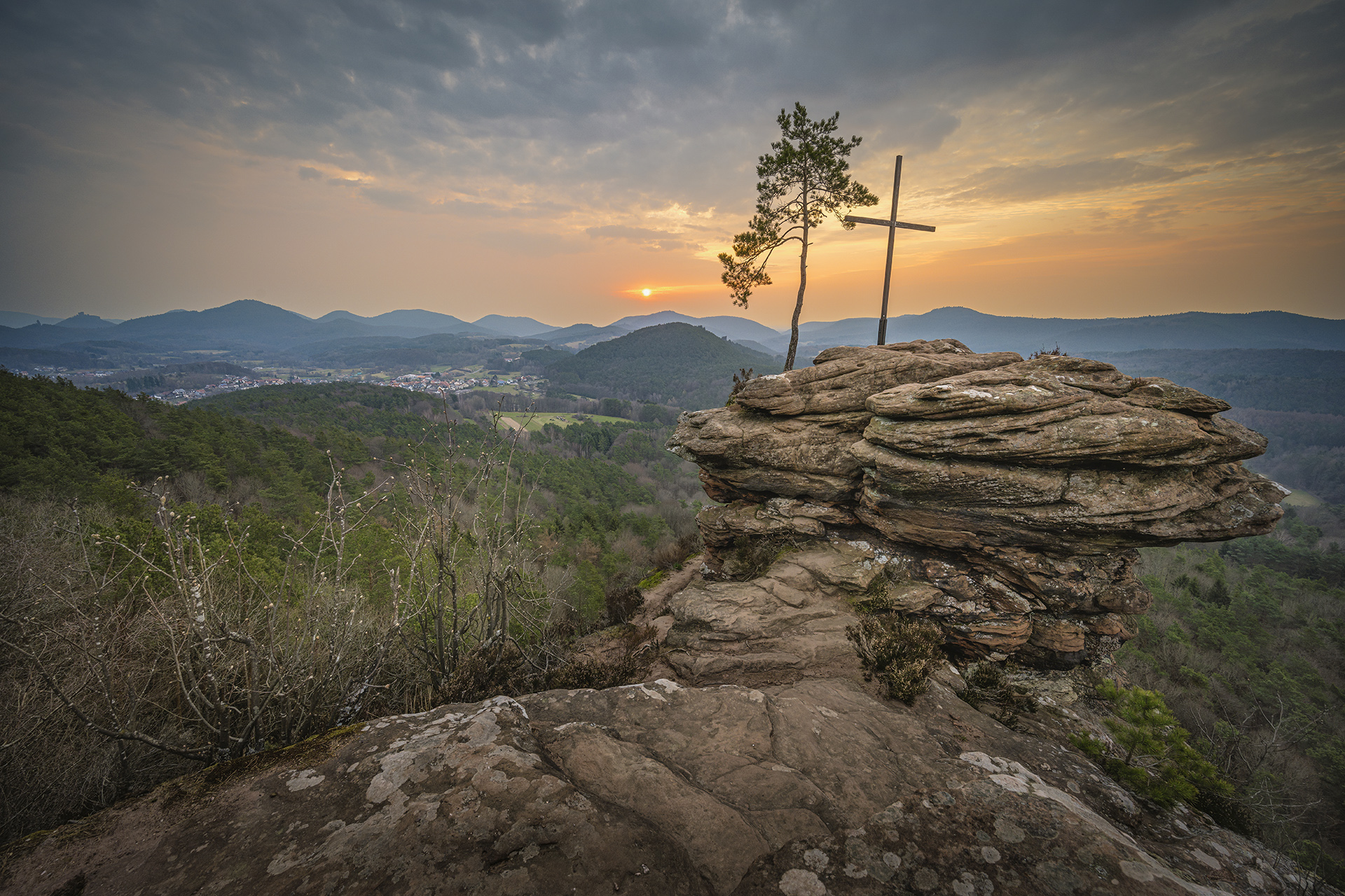 Zum Sonnenuntergang den Gipfel erreicht - Pfälzerwald