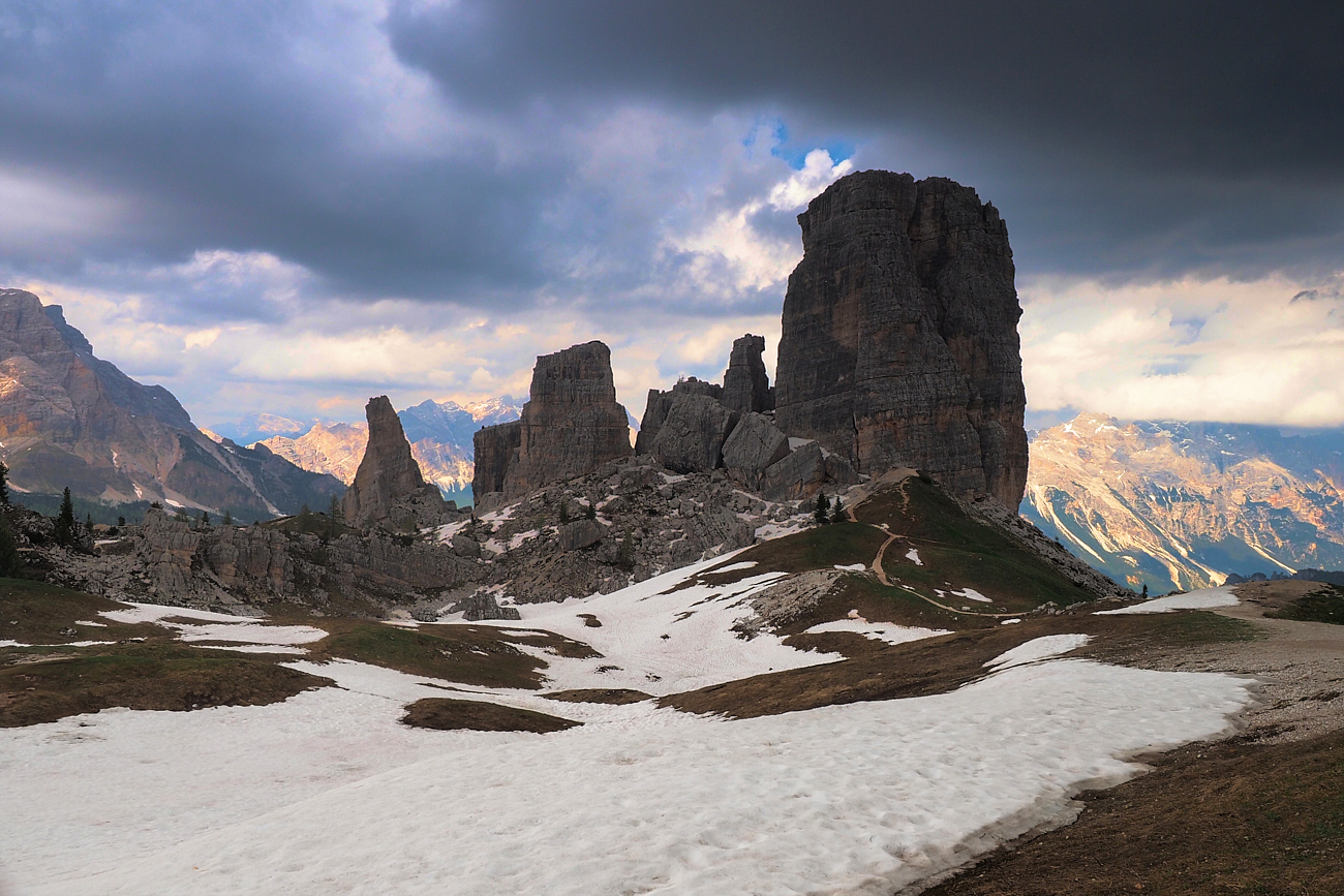 Dolomiten, teils sonnig