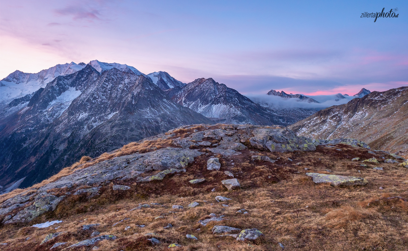 Berggestalten an einem Herbstmorgen