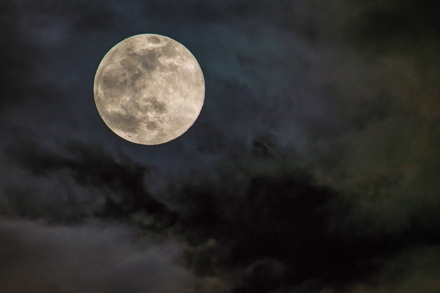 Der Mond in seiner vollen Pracht