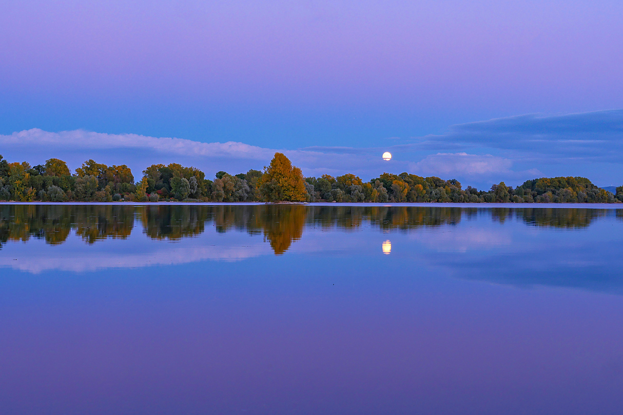 ein Pastellabend mit Vollmond