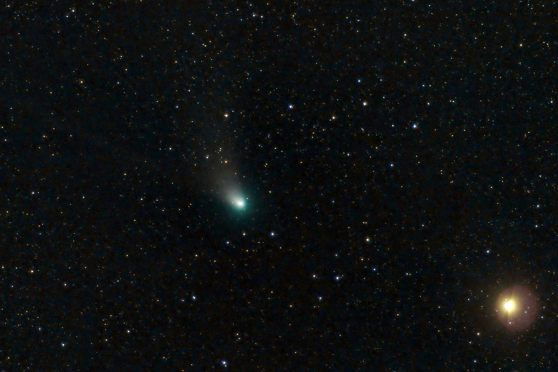 der grüne Komet trifft Aldebaran