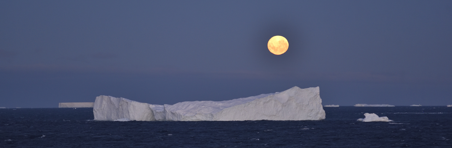 Vollmond über der Bellingshausensee