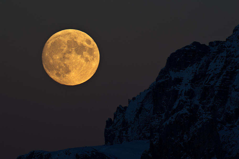 Mond mit Berg III
