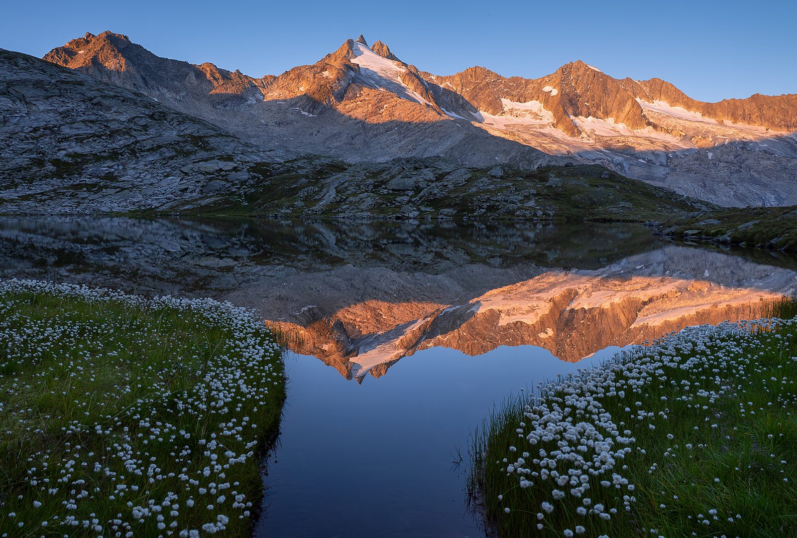 Früh morgens am Bergsee