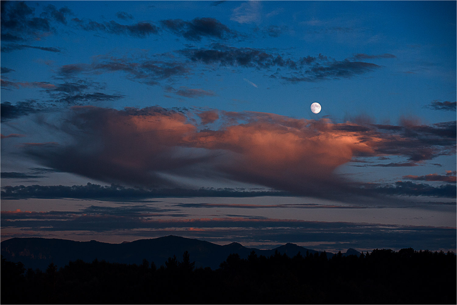 Vollmond über dem Bayerischen Voralpenland