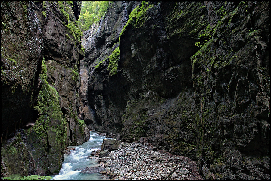 Die Klamm weitet sich...(7)