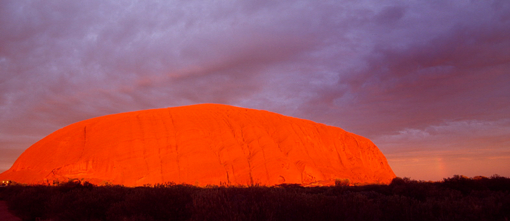 Uluru - Sonnenaufgang nach dem Regen...