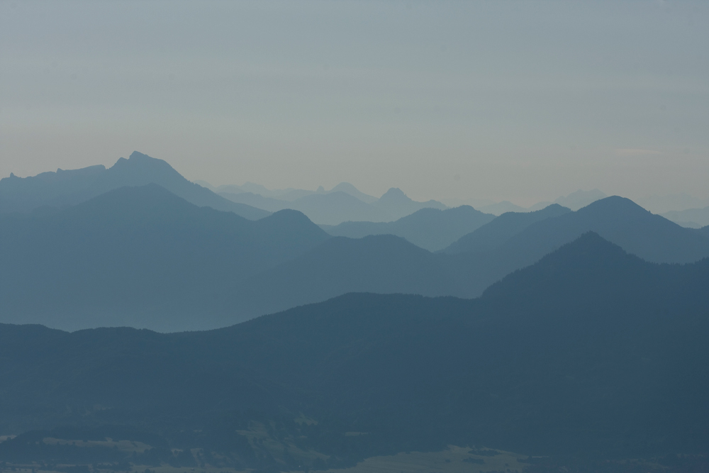 Blaue Berge am Morgen